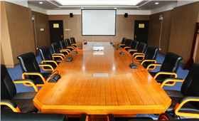 板式辦公家具強(qiáng)度更高