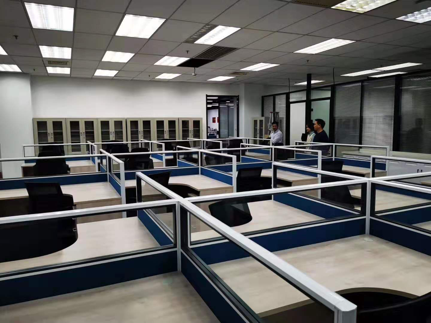辦公桌屏風(fēng)隔斷廠家