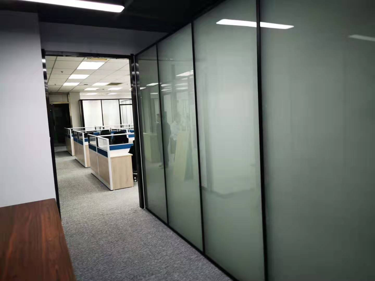 辦公桌屏風(fēng)隔斷廠家